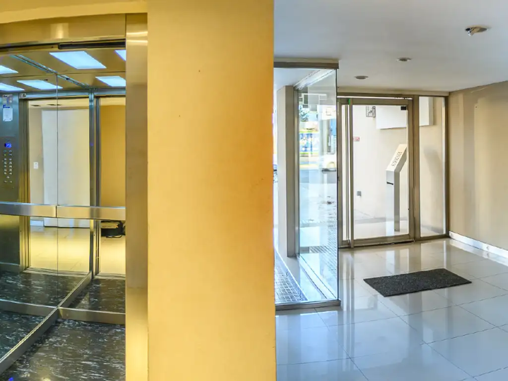 Foto de PELLEGRINI 4040 . IMPECABLE. LUMINOSO. CONTRAFRENTE. 40 M2, imagen 1