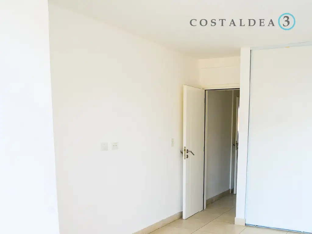 Foto de PELLEGRINI 4040 . IMPECABLE. LUMINOSO. CONTRAFRENTE. 40 M2, imagen 4