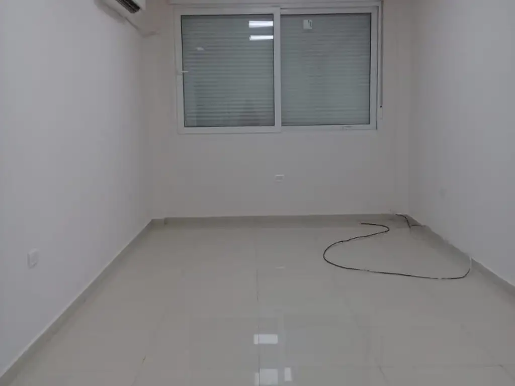 Foto de OFICINAS 1° PISO RAMON FRANCO AL 6300 WILDE., imagen 4
