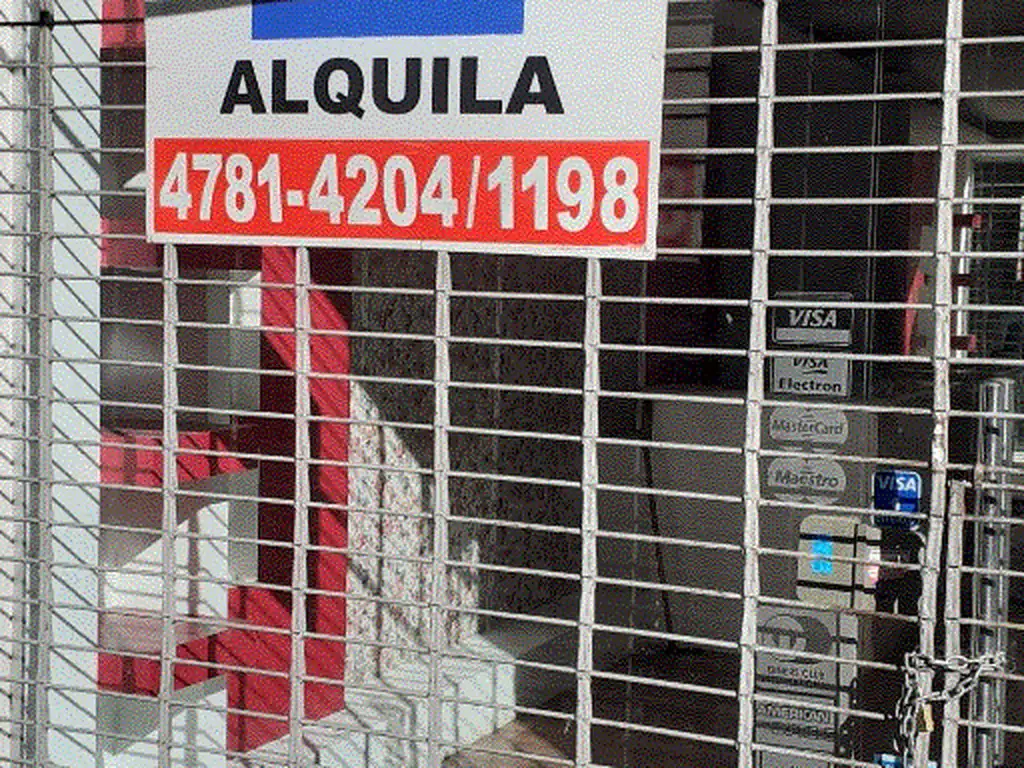 Foto de belgrano local en centro comercial a mts de av cabildo con baño y, imagen 2