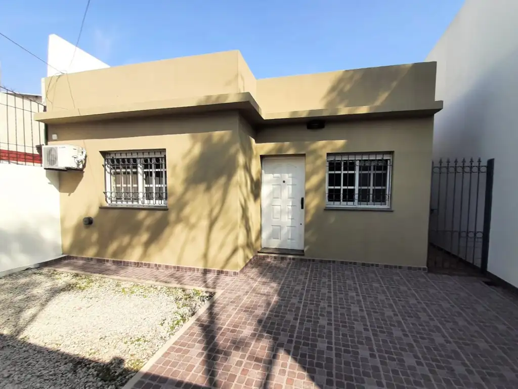 Foto de Casa de 3 ambientes en muy buen estado y ubicación., imagen 2