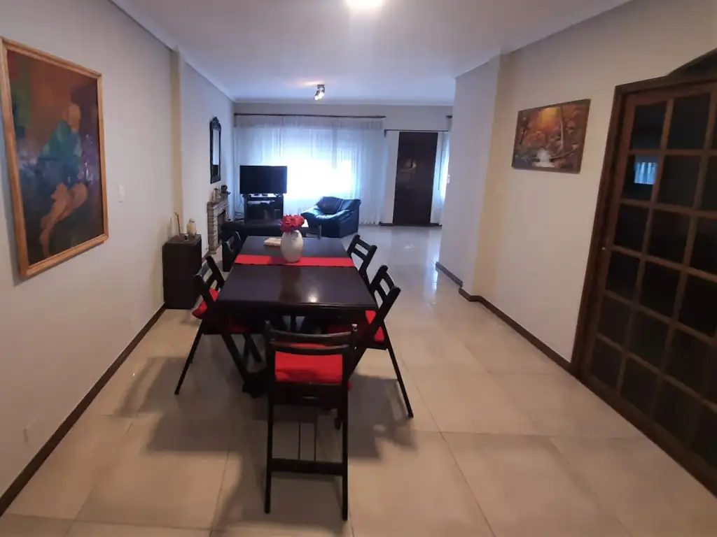 Foto de Casa 5 ambientes en 2 plantas Lote 8.66x30 mts Cochera Quincho Fondo, imagen 3