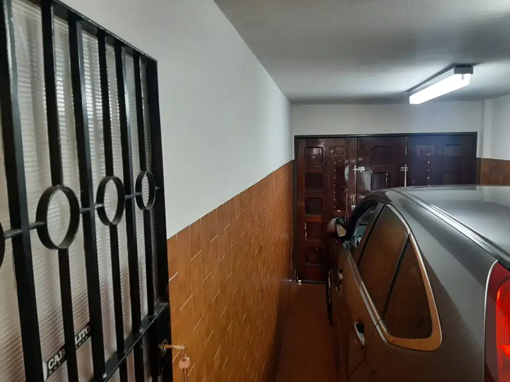 Foto de Casa 5 ambientes en 2 plantas Lote 8.66x30 mts Cochera Quincho Fondo, imagen 5