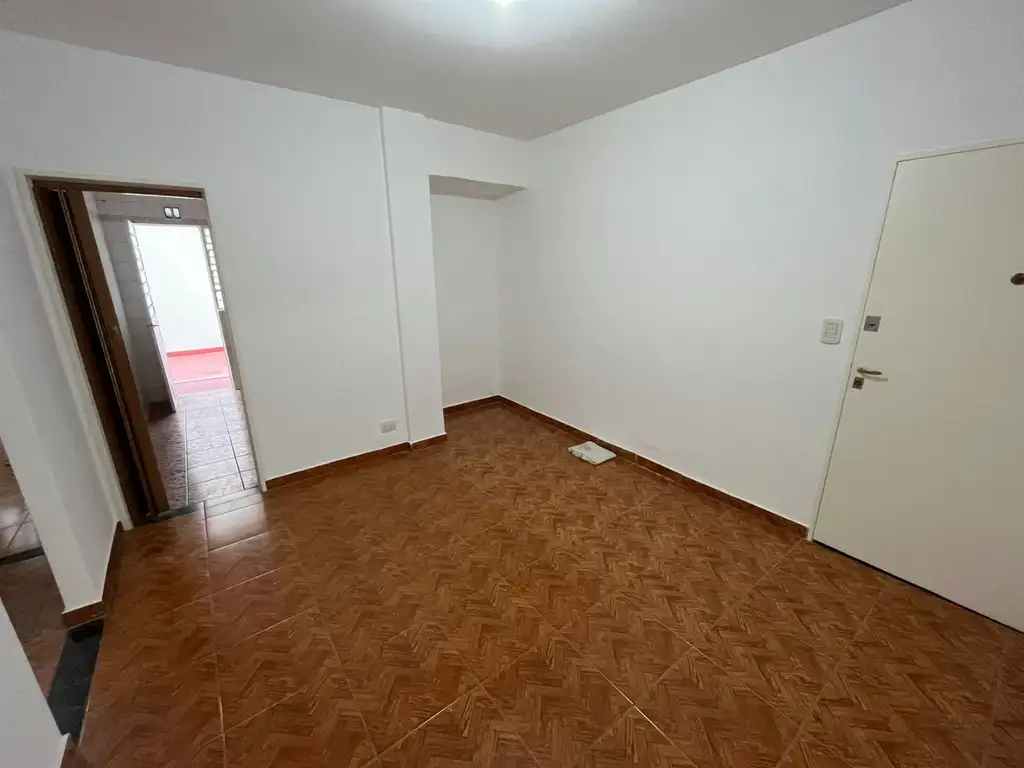 Foto de Departamento De 3 Ambientes, planta baja, 2 Patios. Excelente, imagen 3