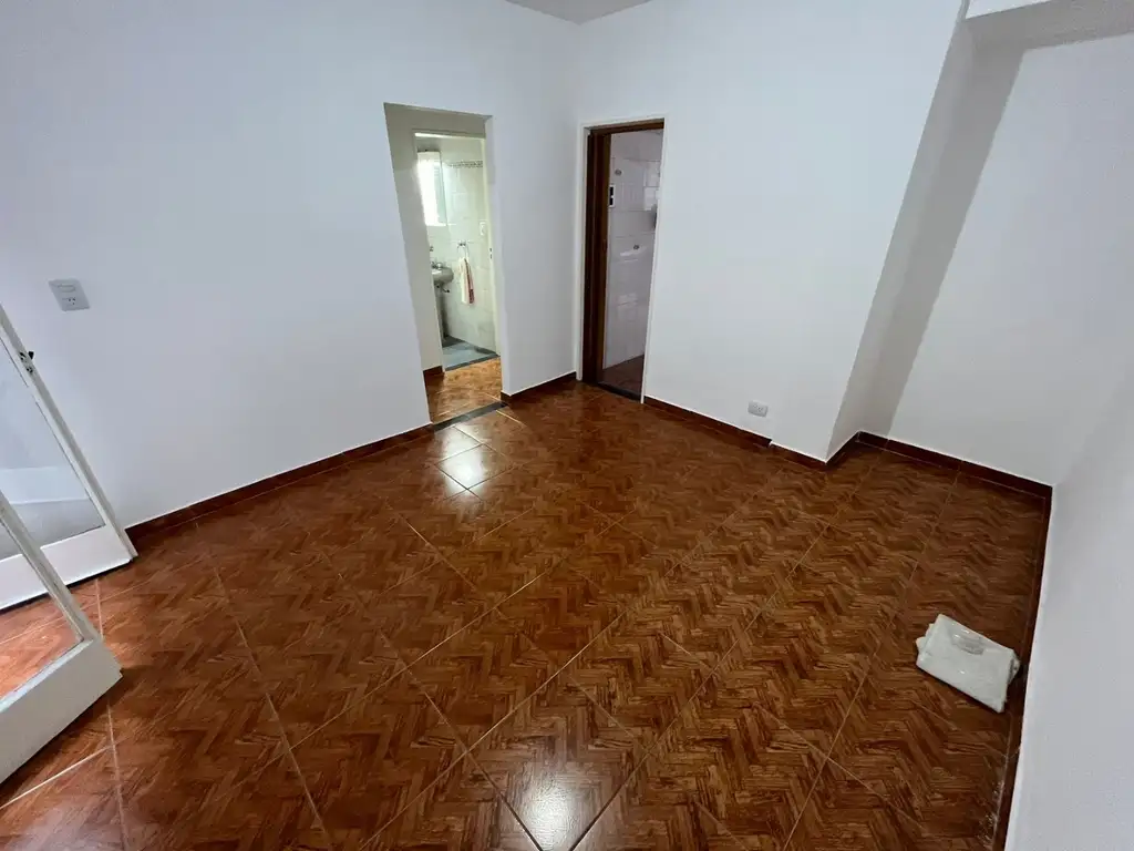 Foto de Departamento De 3 Ambientes, planta baja, 2 Patios. Excelente, imagen 1
