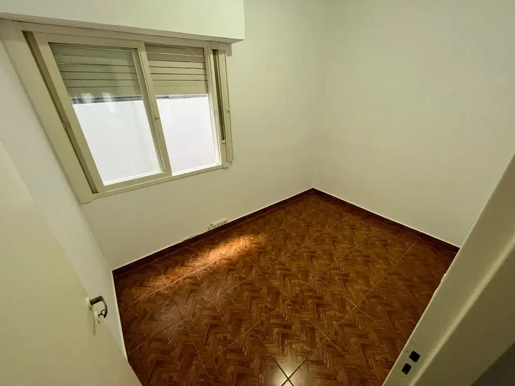 Foto de Departamento De 3 Ambientes, planta baja, 2 Patios. Excelente, imagen 2