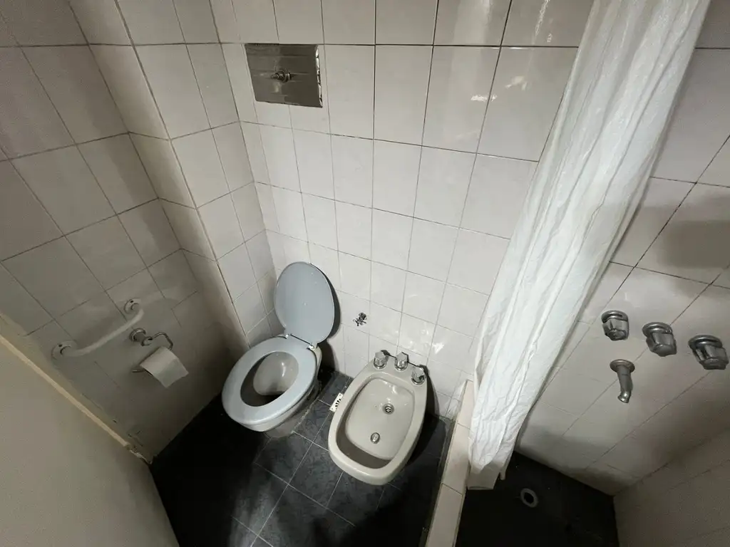 Foto de Departamento De 3 Ambientes, planta baja, 2 Patios. Excelente, imagen 4