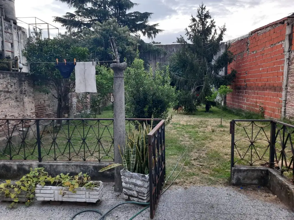 Foto de Amplio lote de 8.66x48 mts con vivienda de 4 ambientes., imagen 3