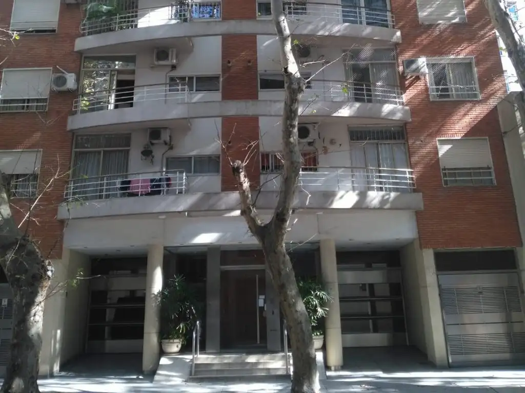 Foto de Cochera Fija en P.Baja, Semicubierta, en edificio Categoria, imagen 1