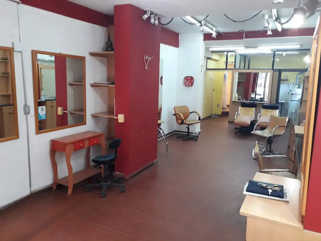 Foto de Local comercial, buena vidriera, dos baños., imagen 4