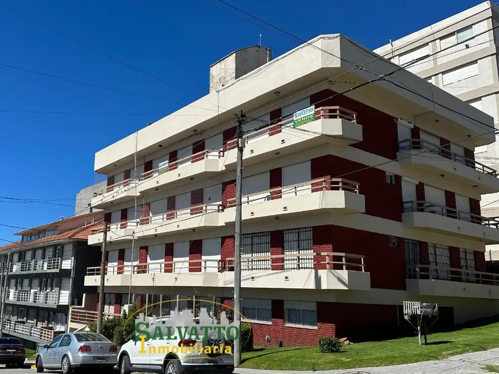 Foto de DEPARTAMENTO DE 4 AMBIENTES CON 2 COCHERAS CUBIERTAS, TERRAZA PROPIA Y, imagen 1