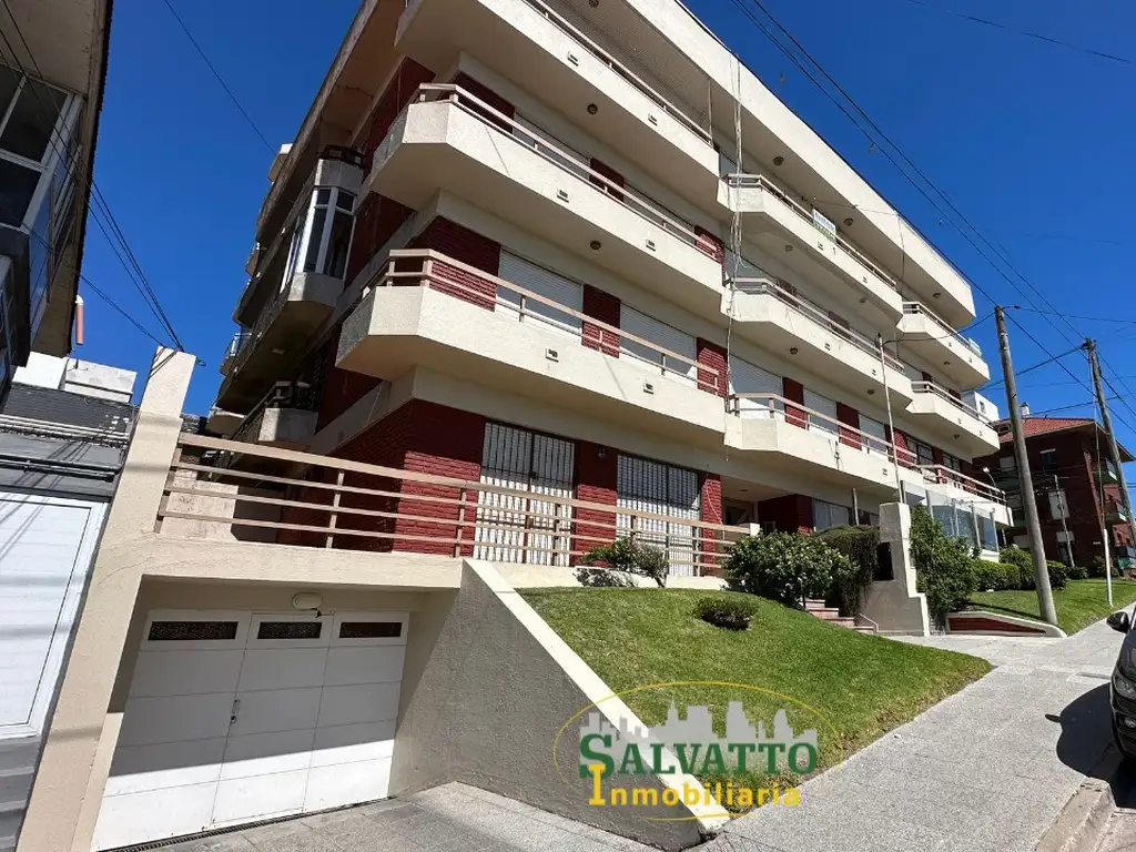 Foto de DEPARTAMENTO DE 4 AMBIENTES CON 2 COCHERAS CUBIERTAS, TERRAZA PROPIA Y, imagen 2
