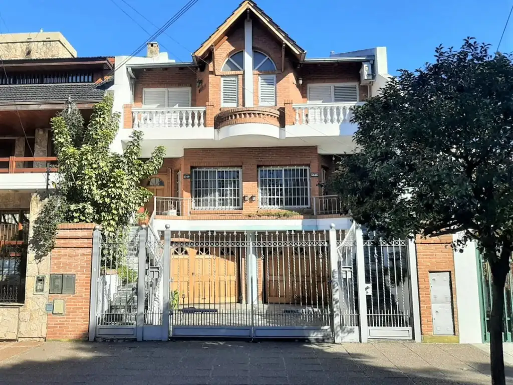 Foto de Triplex de categoría. Excelente estado y ubicación, imagen 1