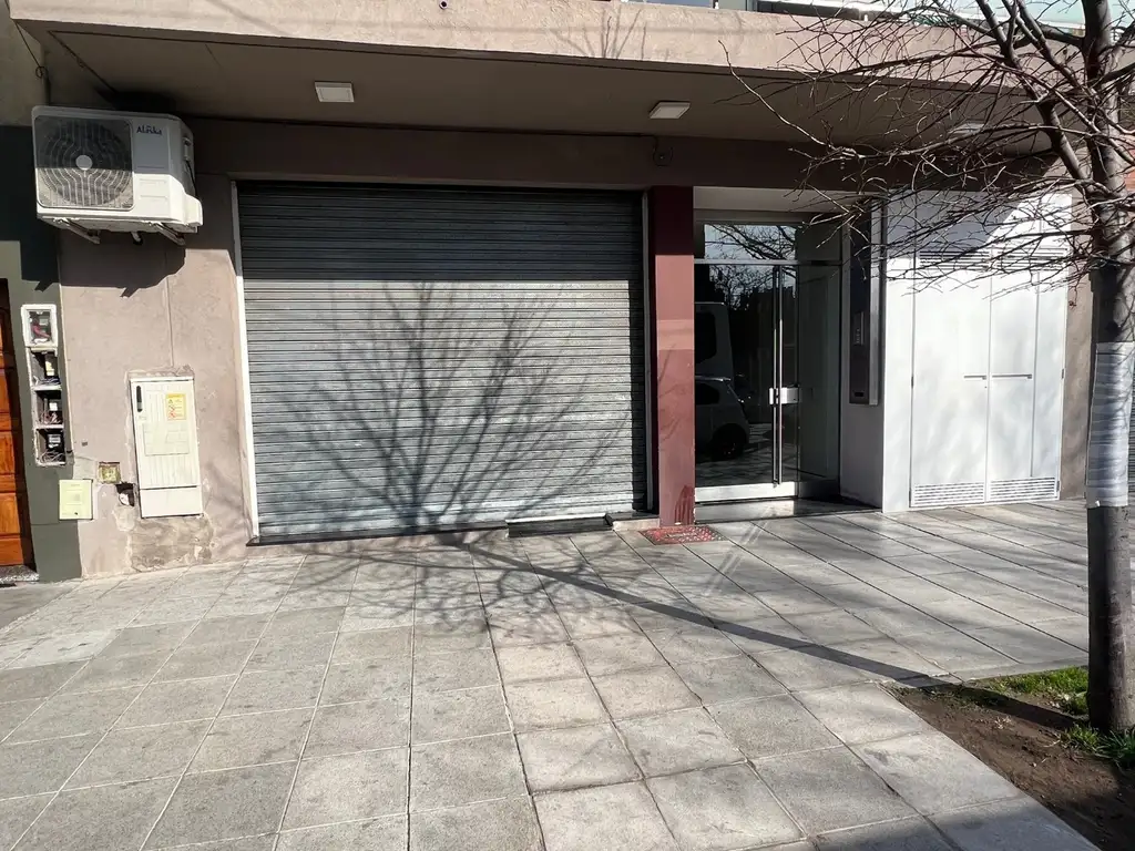 Foto de Venta Local Comercial 30m2 zona Chilavert con renta - Villa Lugano, imagen 1