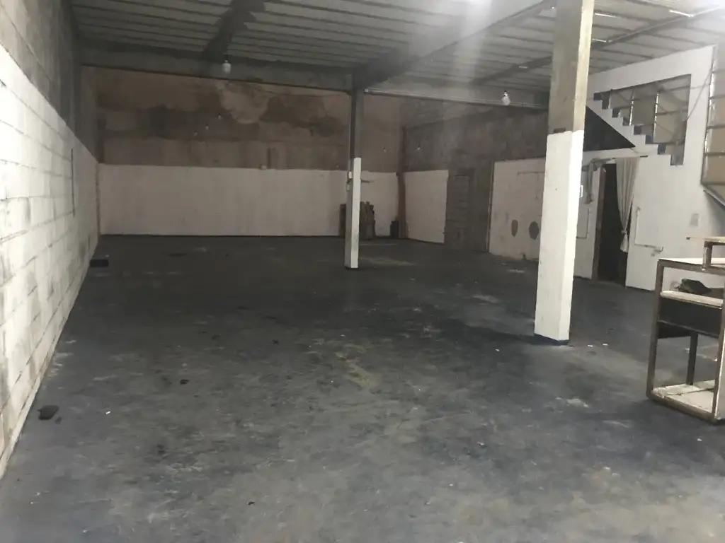 Foto de ALQUILER - LA TABLADA - GALPON 320m2 - CON OFICINA o SHOWROOM, imagen 5
