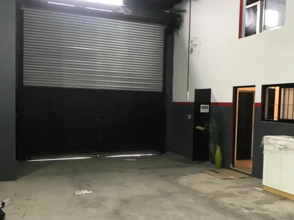 Foto de ALQUILER - EXCELENTE GALPON 420 m2 - CON OFICINA y VESTUARIO, imagen 5