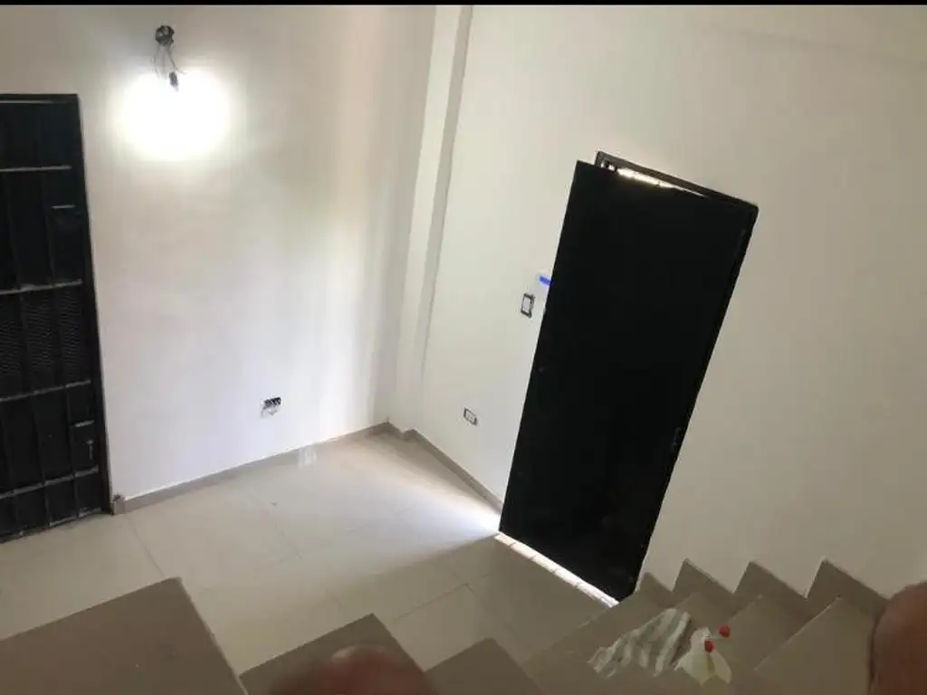 Foto de ALQUILER - EXCELENTE GALPON 420 m2 - CON OFICINA y VESTUARIO, imagen 1