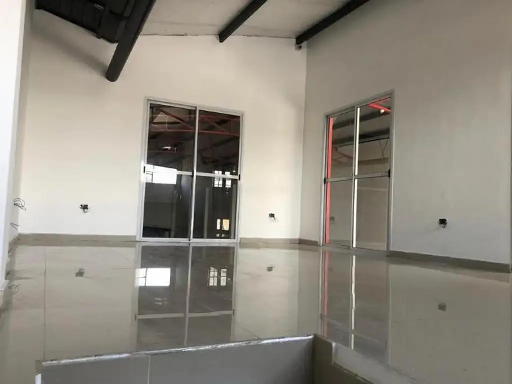 Foto de ALQUILER - EXCELENTE GALPON 420 m2 - CON OFICINA y VESTUARIO, imagen 3