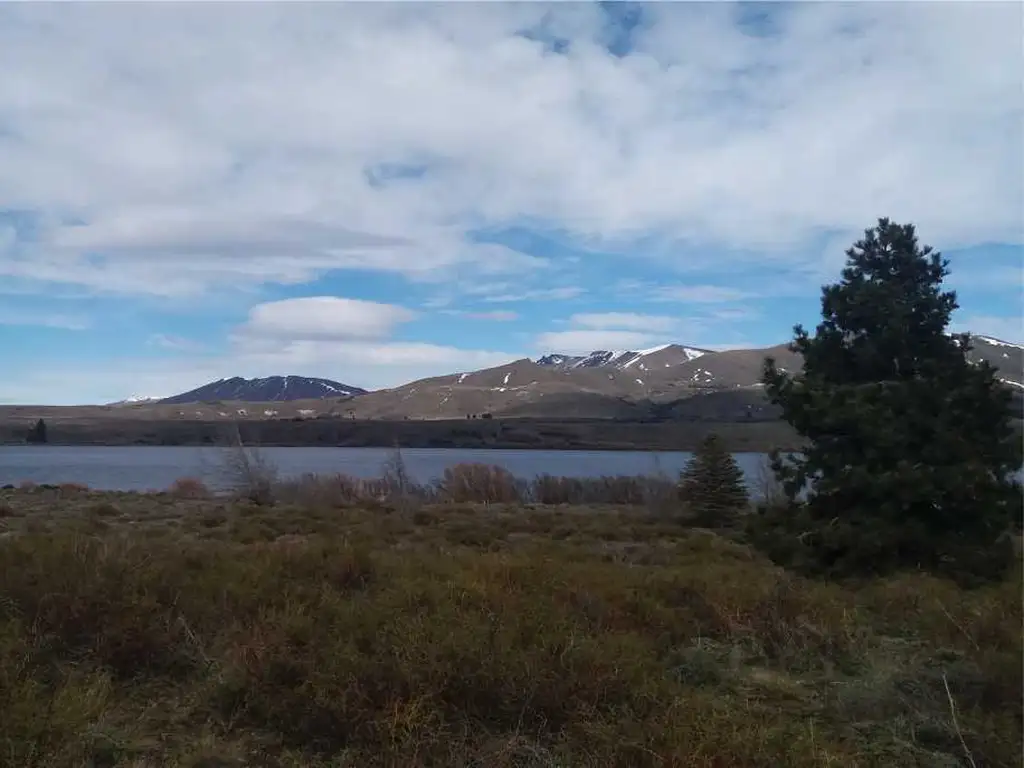 Foto de Lote de 1322 m2 frente al Lago Huechulafquen y con vista al Volcán, imagen 3