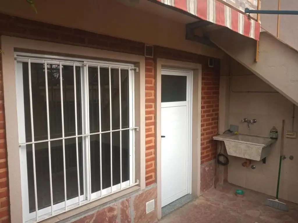Foto de DEPARTAMENTO TIPO PH DE 2 AMBIENTES CON PATIO SIN EXPENSAS, imagen 1