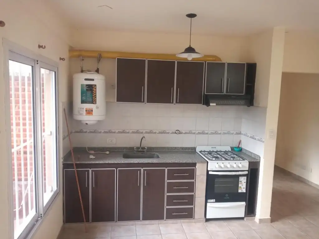 Foto de DEPARTAMENTO TIPO PH DE 2 AMBIENTES CON PATIO SIN EXPENSAS, imagen 2