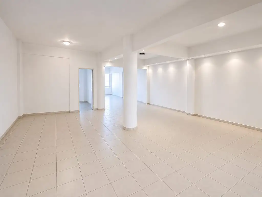 Foto de ALQUILER IMPORTANTE ESQUINA Gran local Zona Ramos Norte, imagen 4