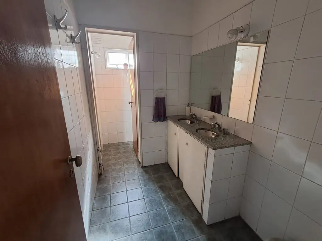Foto de ALQUILER IMPORTANTE ESQUINA Gran local Zona Ramos Norte, imagen 5