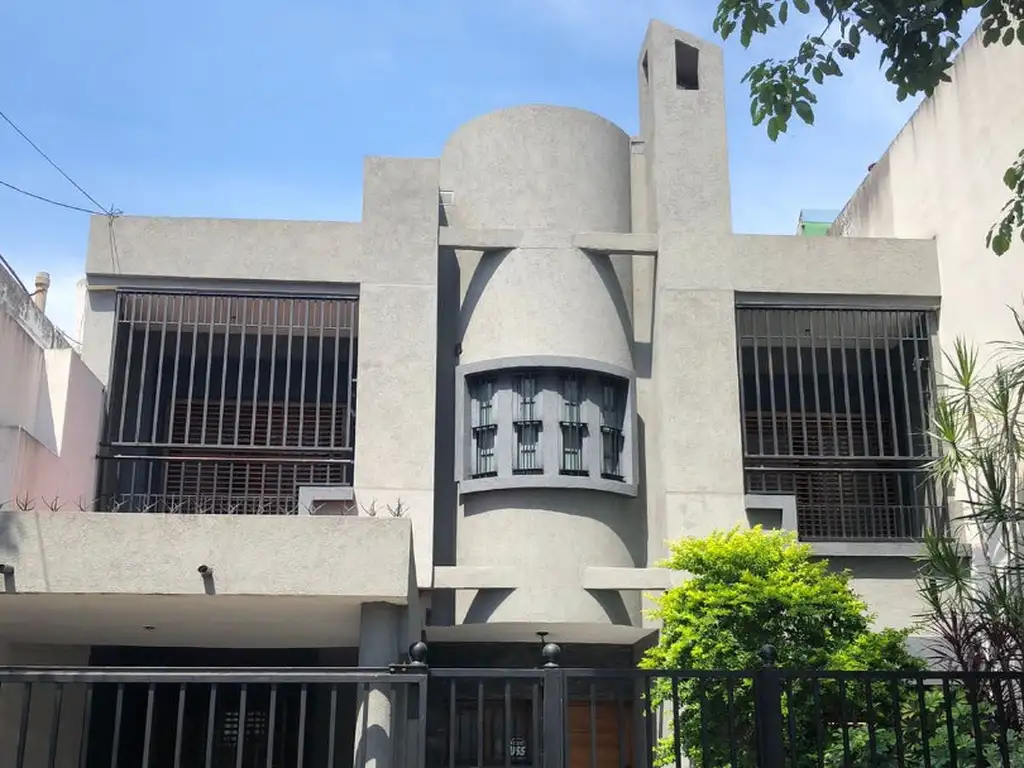 Foto de VENDO Excelente casa 6 ambientes con Jardín y piscina en estratégica, imagen 1