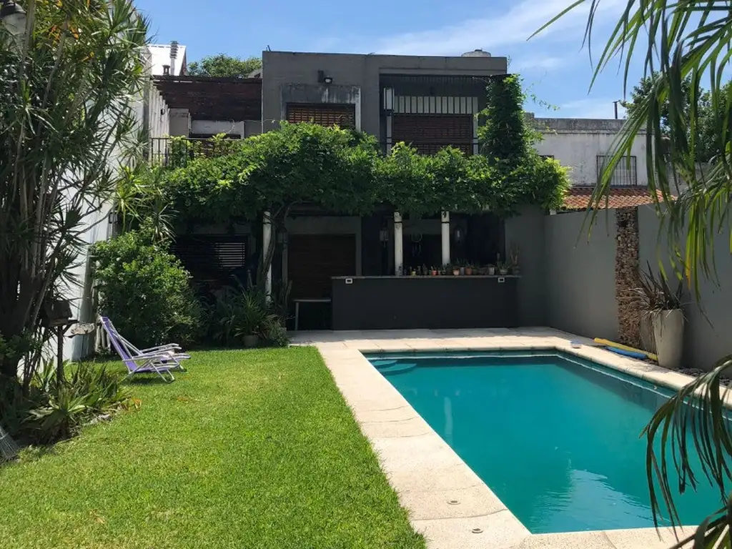 Foto de VENDO Excelente casa 6 ambientes con Jardín y piscina en estratégica, imagen 4