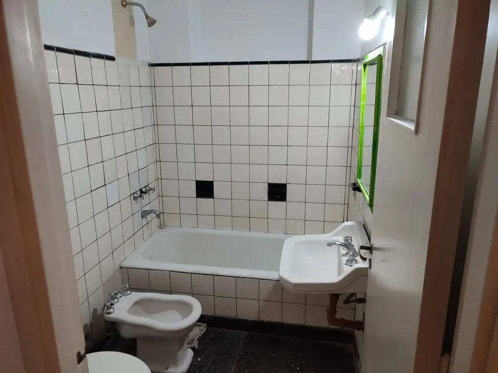 Foto de belgrano 2 1/2 ambientes frente balcon corrido, cocina y baño completos, imagen 2