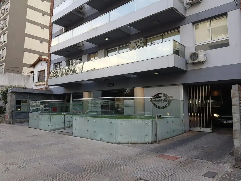 Foto de Cómoda cochera para auto o camioneta centro de V del Parque, imagen 1