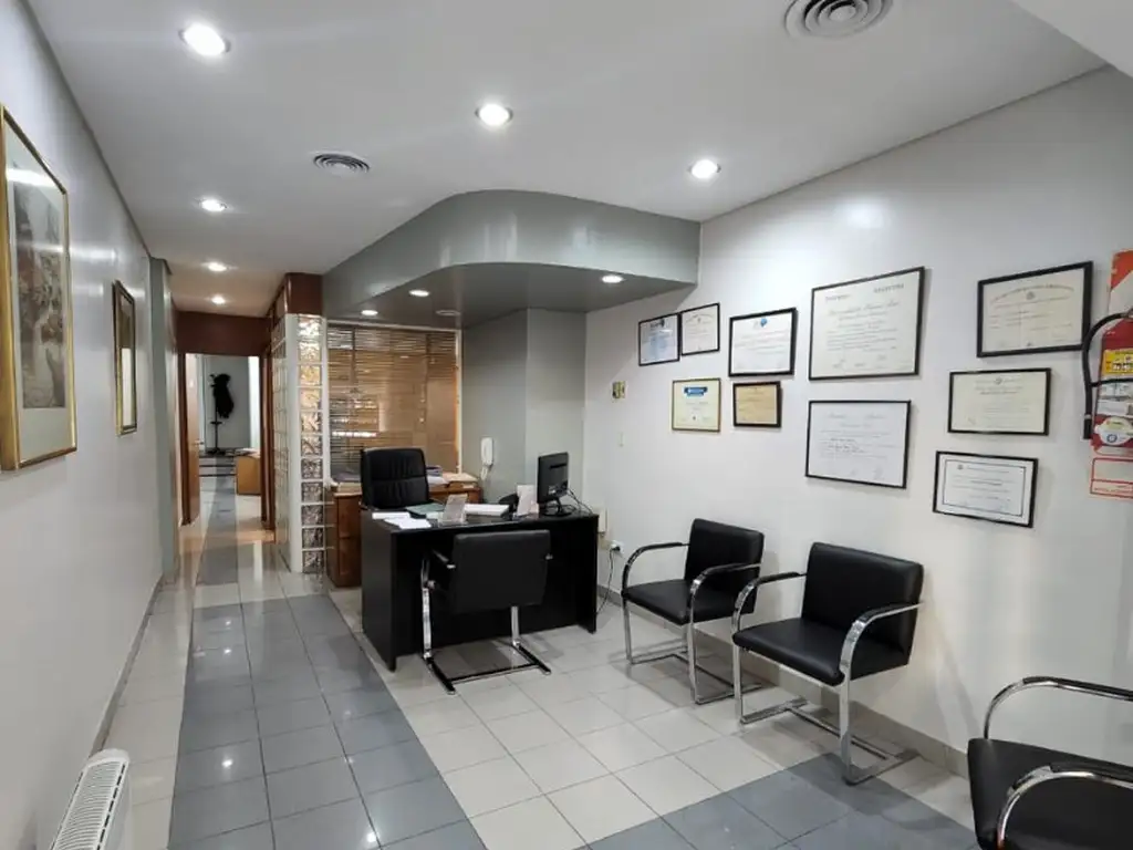 Foto de Excelente local de 45m2 a metros de Av. Rivadavia, imagen 2