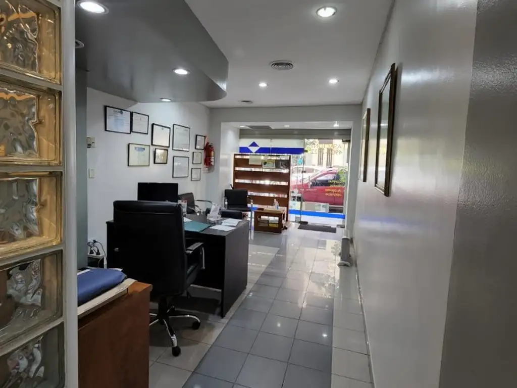 Foto de Excelente local de 45m2 a metros de Av. Rivadavia, imagen 1