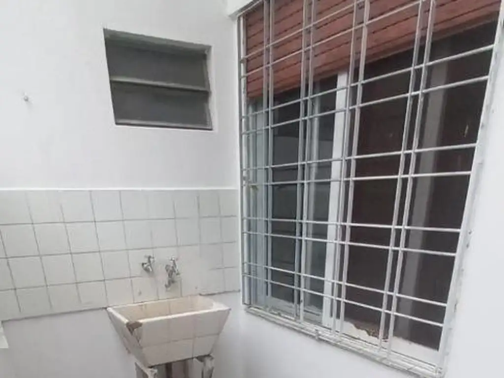 Foto de Amplio monoambiente con patio - Villa Bonich, imagen 4