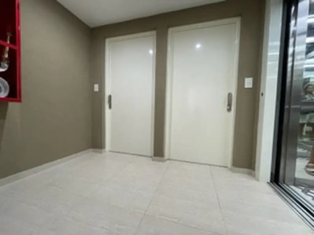 Foto de EXCEL. 2 AMB. SEMI-PISO, 4 AÑOS ANTIG FRENTE BALCÓN DETALLES DE, imagen 3
