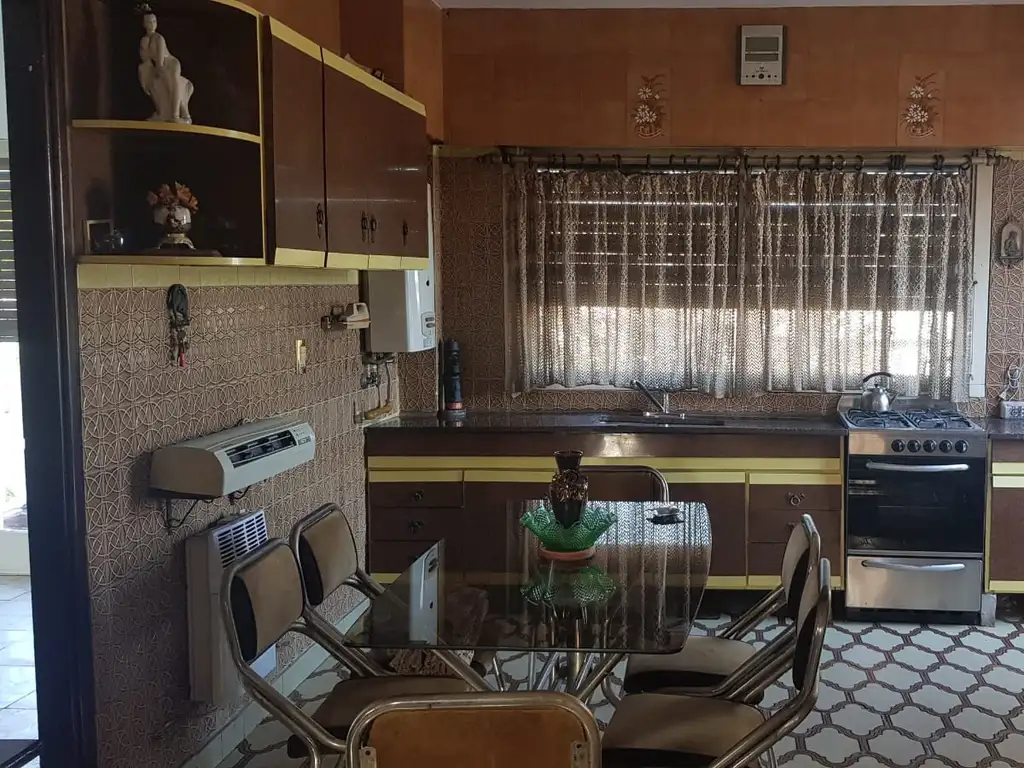 Foto de Depto Tipo Casa 3 ambientes en 1er Piso con espacio de cochera, quincho, imagen 1