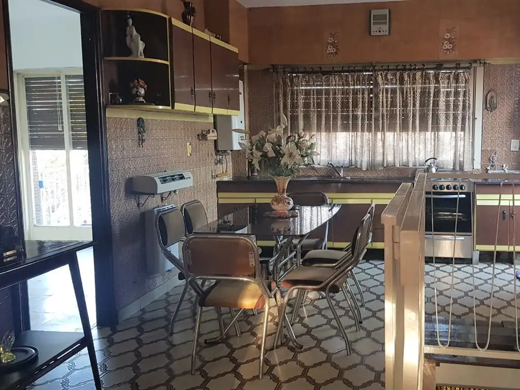 Foto de Depto Tipo Casa 3 ambientes en 1er Piso con espacio de cochera, quincho, imagen 3