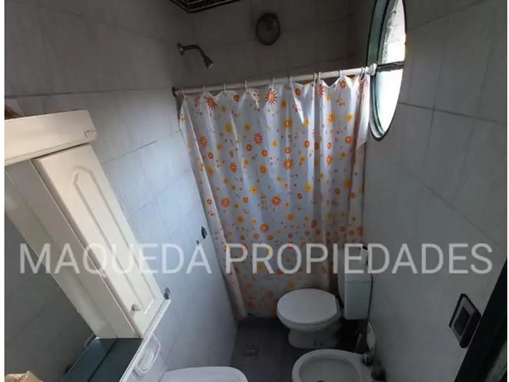 Foto de CASA 3 AMBIENTES, ENTRADA AUTOS Y FONDO LIBRE, imagen 3