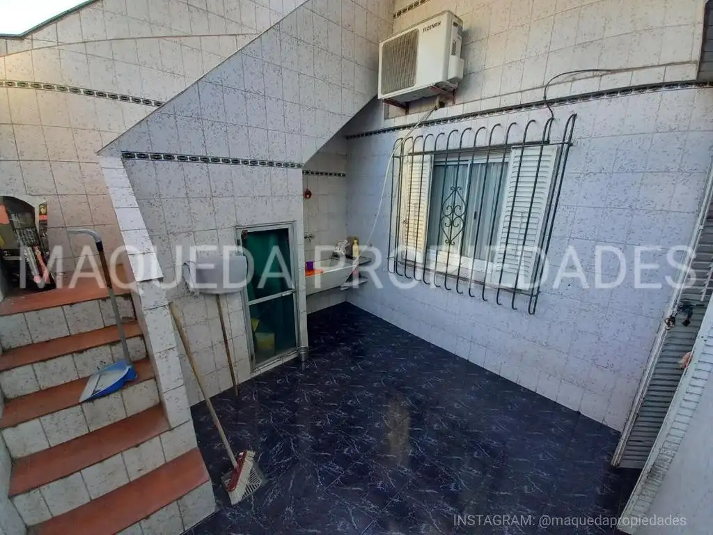 Foto de CASA 3 AMBIENTES, ENTRADA AUTOS Y FONDO LIBRE, imagen 5