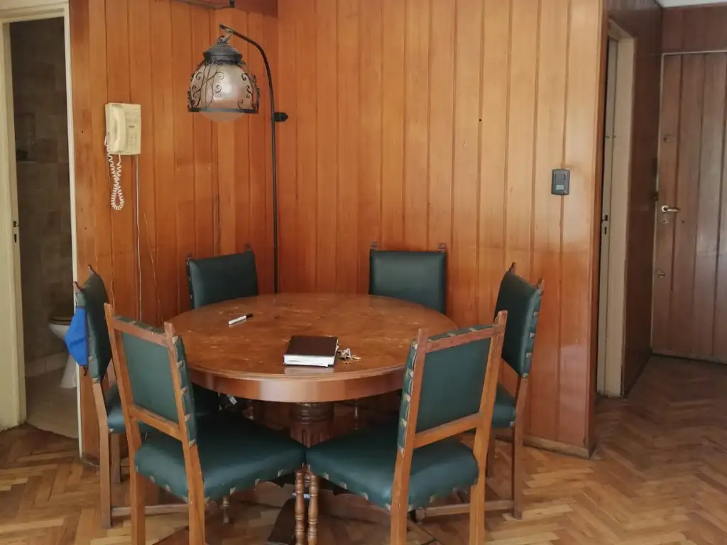 Foto de Depto 4amb en venta al frente c/ con balcón, baño, toilette y cochera, imagen 2