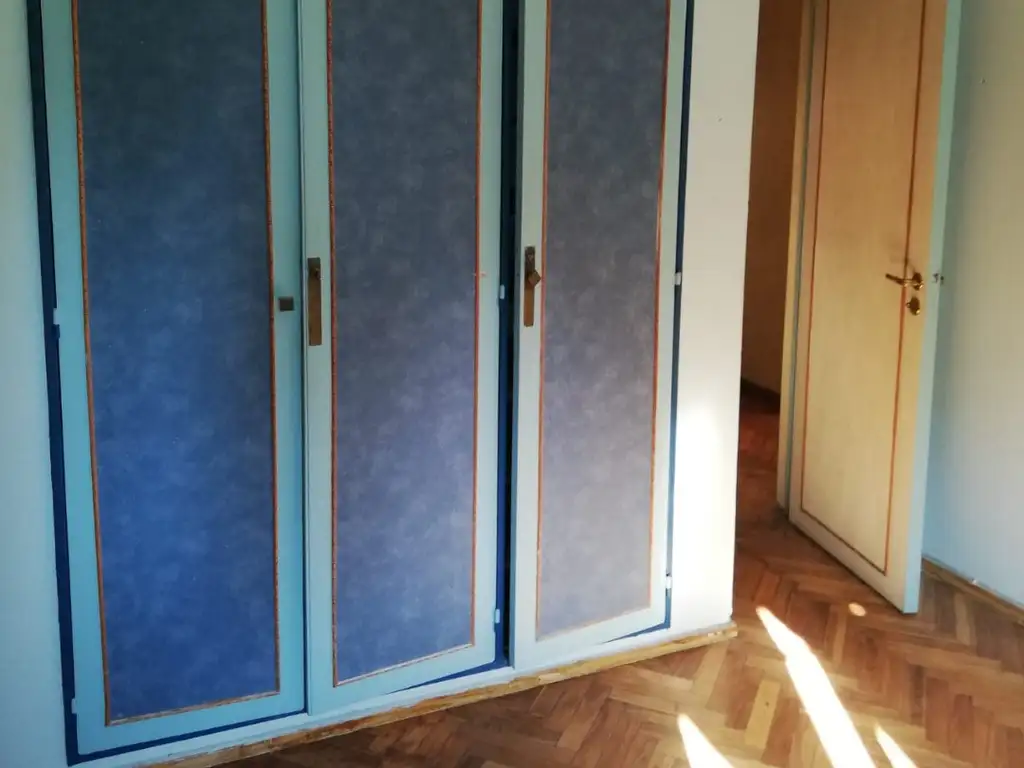 Foto de Depto 4amb en venta al frente c/ con balcón, baño, toilette y cochera, imagen 3