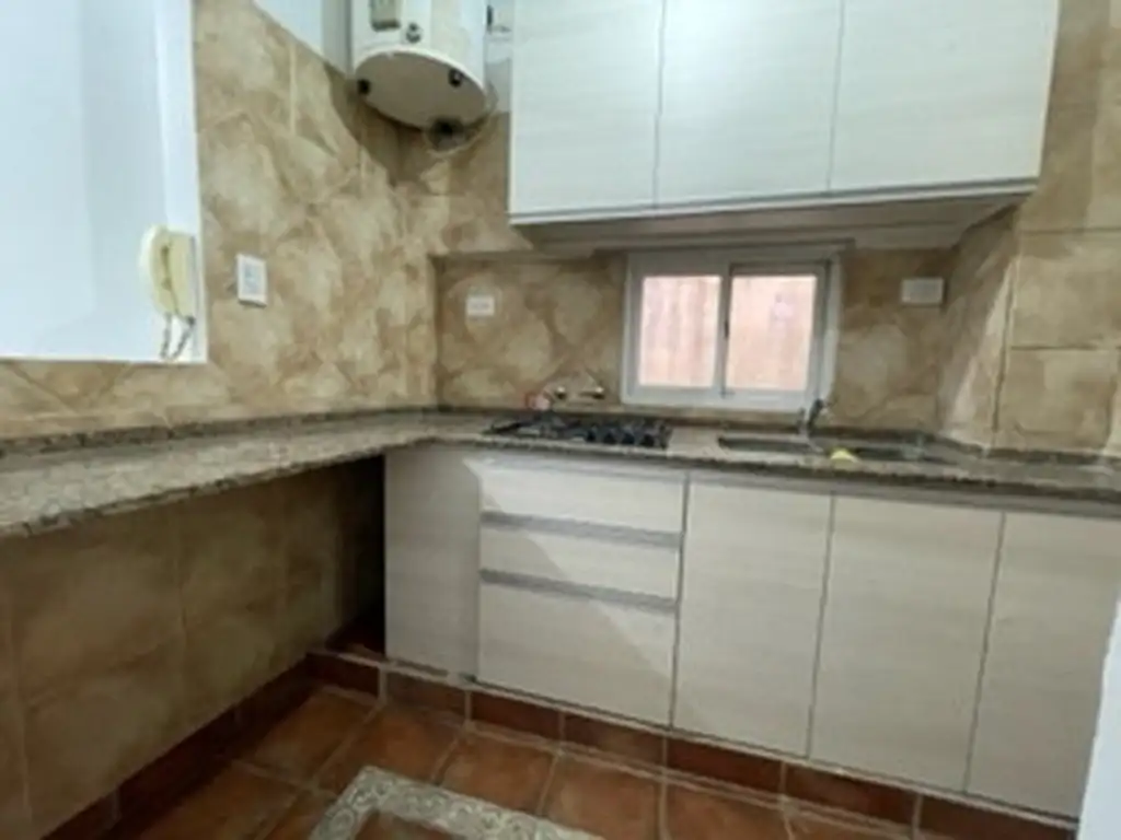 Foto de 2 AMBIENTES 1 PISO X ESCALERA LATERAL BAJ EXP LA MEJOR UBICACION, imagen 3