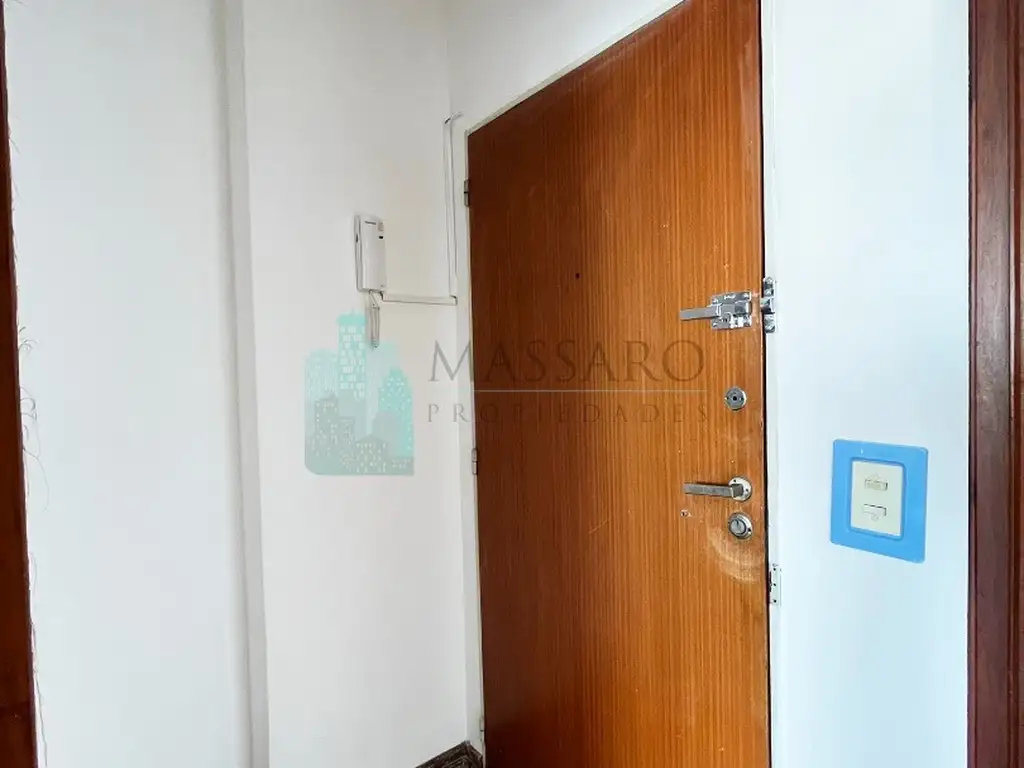 Foto de Departamento 2 ambientes al frente con cochera, Liniers., imagen 2