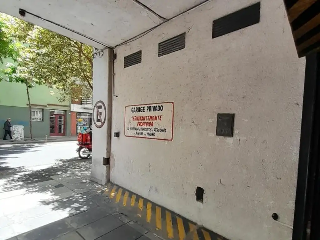 Foto de COCHERA DOBLE CUBIERTA PARA COCHE GRANDE, imagen 1