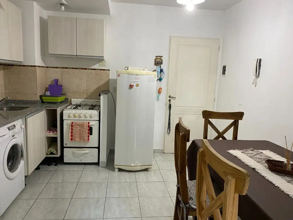 Foto de Departamento un dormitorio al frente,con balcón. Echesortu. Excelente, imagen 3