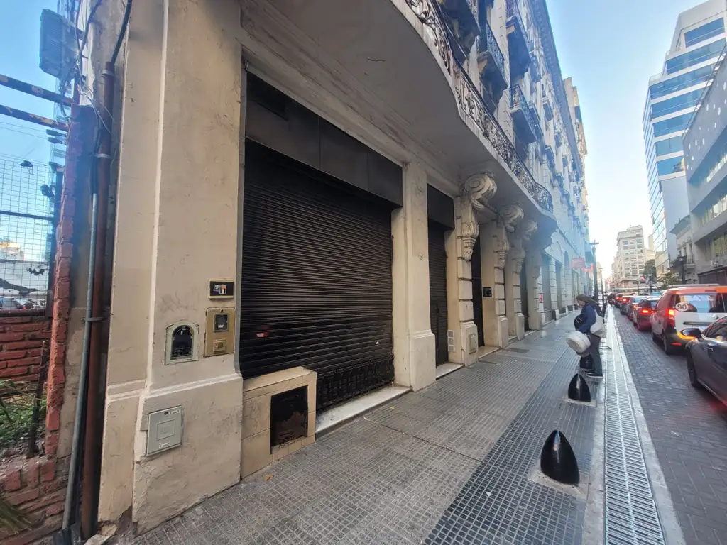 Foto de LOCAL AMPLIO - APTO TODO RUBRO - A MEDIA CUADRA DE LA 9 DE JULIO, imagen 1