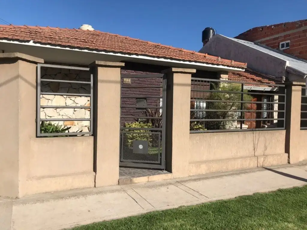 Foto de VENTA casa Caisamar Mar del Plata 3 ambientes garaje y quincho, imagen 1
