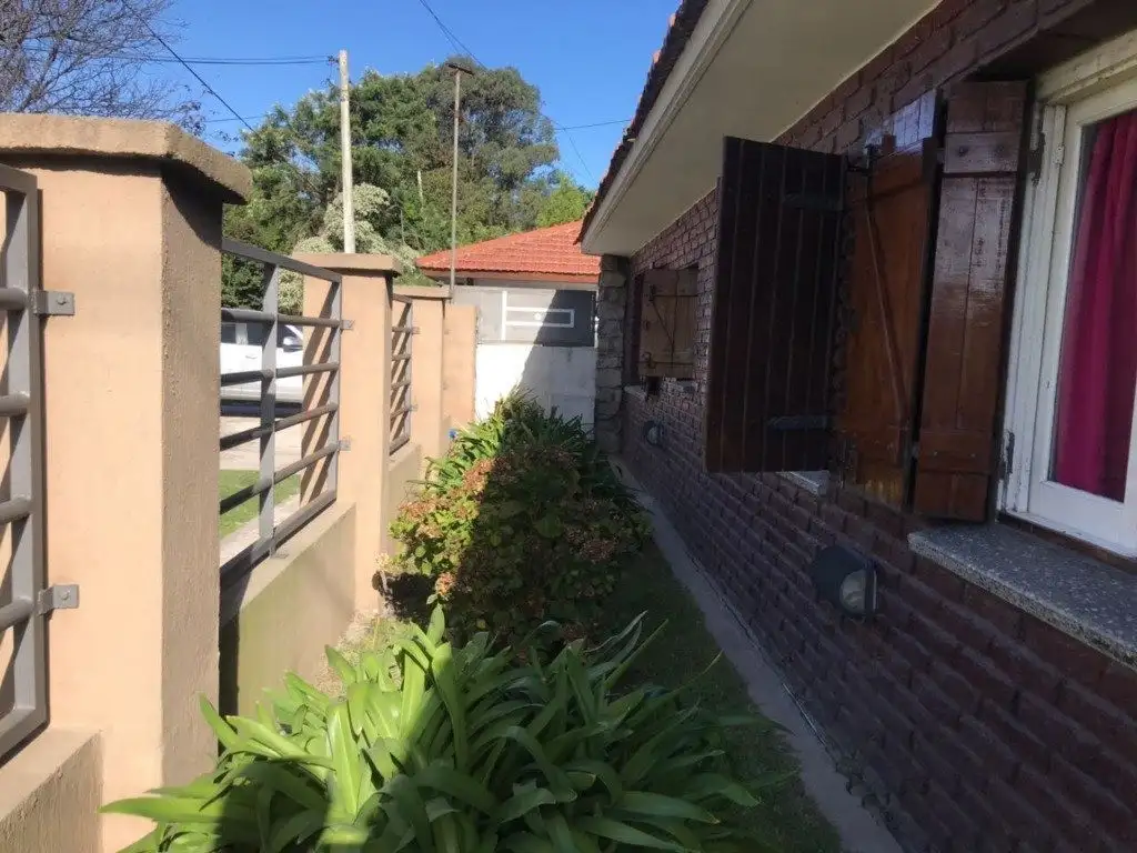 Foto de VENTA casa Caisamar Mar del Plata 3 ambientes garaje y quincho, imagen 2