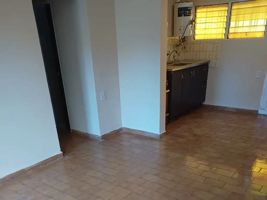 Foto de CASA 3 AMBIENTES CON COCHERA, imagen 2