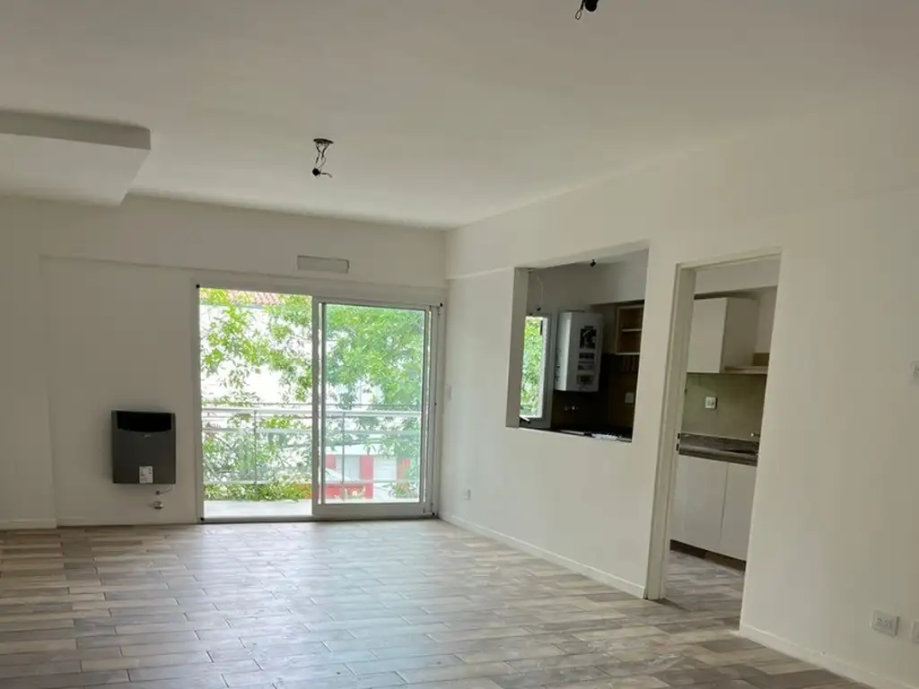 Foto de VENTA DEPARTAMENTO 4 AMBIENTES EN EXCELENTE ESQUINA DE VERSALLES, imagen 1